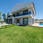 Kalinda Your Private Sheltered Luxury With Pool Minutes Away From Airport Villa *