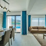 Kalinda Your Private Sheltered Luxury With Pool Minutes Away From Airport *