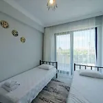 Kalinda Your Private Sheltered Luxury With Pool Minutes Away From Airport *