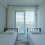 Kalinda Your Private Sheltered Luxury With Pool Minutes Away From Airport *