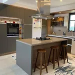 Kalinda Your Private Sheltered Luxury With Pool Minutes Away From Airport