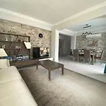 Kalinda Your Private Sheltered Luxury With Pool Minutes Away From Airport Villa