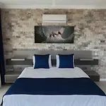Kalinda Your Private Sheltered Luxury With Pool Minutes Away From Airport *