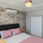 Kalinda Your Private Sheltered Luxury With Pool Minutes Away From Airport *