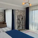 Kalinda Your Private Sheltered Luxury With Pool Minutes Away From Airport *