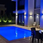 Kalinda Your Private Sheltered Luxury With Pool Minutes Away From Airport Villa