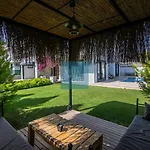 Kalinda Your Private Sheltered Luxury With Pool Minutes Away From Airport