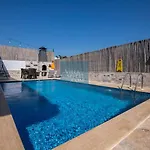 Kalinda Your Private Sheltered Luxury With Pool Minutes Away From Airport *