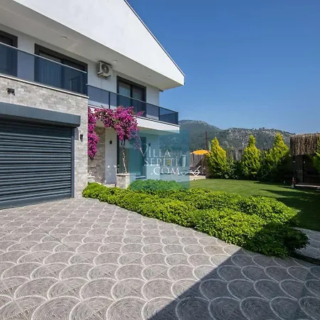 Kalinda Your Private Sheltered Luxury With Pool Minutes Away From Airport *
