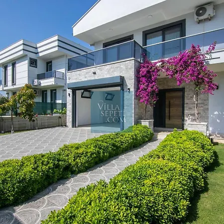 Kalinda Your Private Sheltered Luxury With Pool Minutes Away From Airport Villa