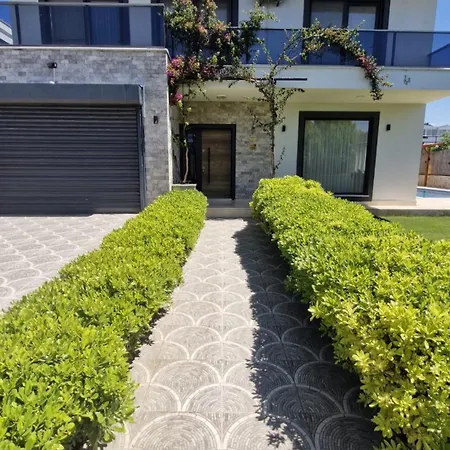 Villa Kalinda Your Private Sheltered Luxury With Pool Minutes Away From Airport