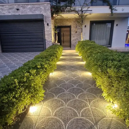 Kalinda Your Private Sheltered Luxury With Pool Minutes Away From Airport * דלמן