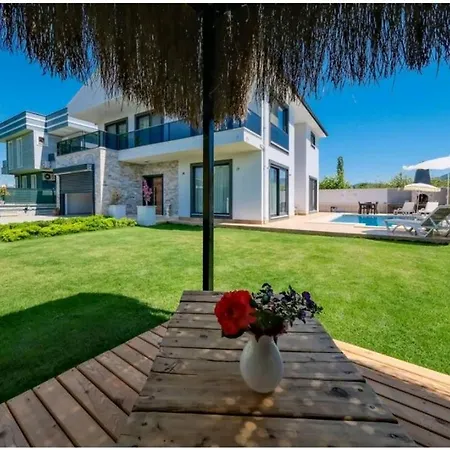 Kalinda Your Private Sheltered Luxury With Pool Minutes Away From Airport Villa