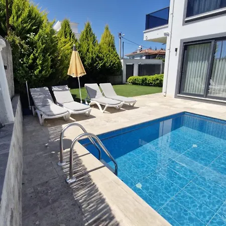 Kalinda Your Private Sheltered Luxury With Pool Minutes Away From Airport דלמן