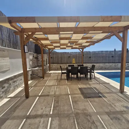Villa Kalinda Your Private Sheltered Luxury With Pool Minutes Away From Airport *