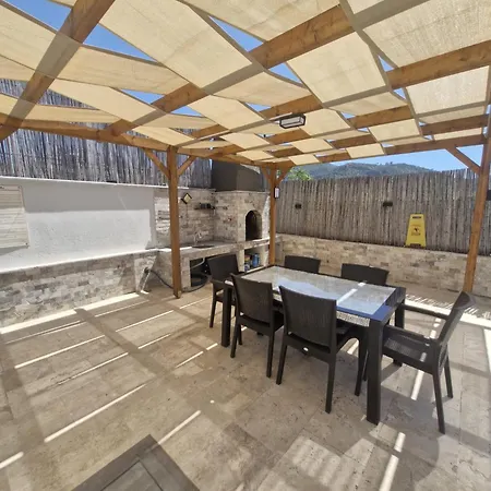 Kalinda Your Private Sheltered Luxury With Pool Minutes Away From Airport דלמן
