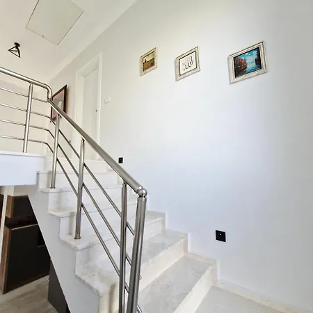 Kalinda Your Private Sheltered Luxury With Pool Minutes Away From Airport דלמן