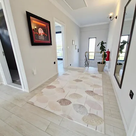 Kalinda Your Private Sheltered Luxury With Pool Minutes Away From Airport דלמן