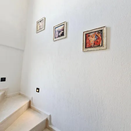 Kalinda Your Private Sheltered Luxury With Pool Minutes Away From Airport וילה דלמן