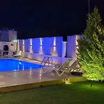 Kalinda Your Private Sheltered Luxury With Pool Minutes Away From Airport 达拉曼