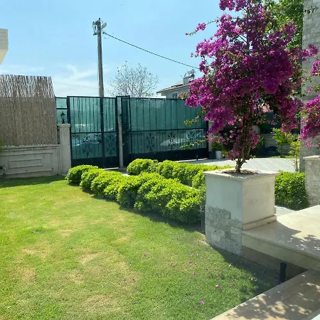 Kalinda Close To Airport Villa