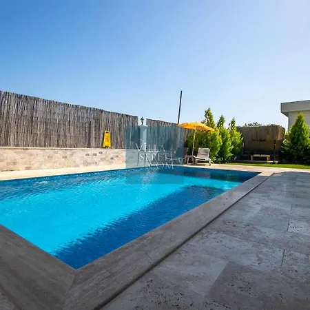 Kalinda Close To Airport Villa