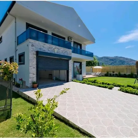 Kalinda Your Private Sheltered Luxury With Pool Minutes Away From Airport Vila