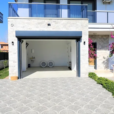 Kalinda Your Private Sheltered Luxury With Pool Minutes Away From Airport