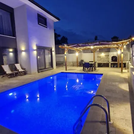 Villa Kalinda Your Private Sheltered Luxury With Pool Minutes Away From Airport