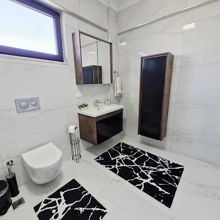 Vila Kalinda Your Private Sheltered Luxury With Pool Minutes Away From Airport *