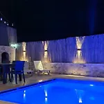 Kalinda Your Private Sheltered Luxury With Pool Minutes Away From Airport *