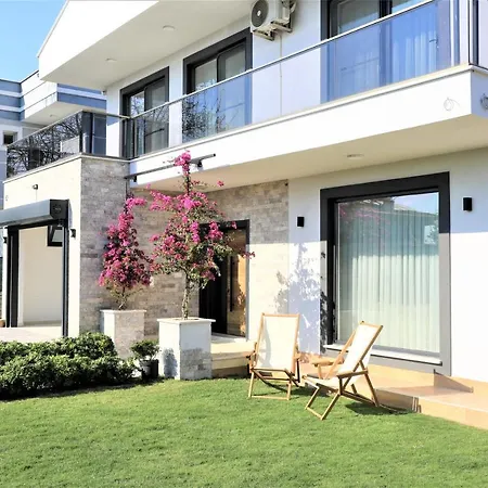 Villa Kalinda Your Private Sheltered Luxury With Pool Minutes Away From Airport *
