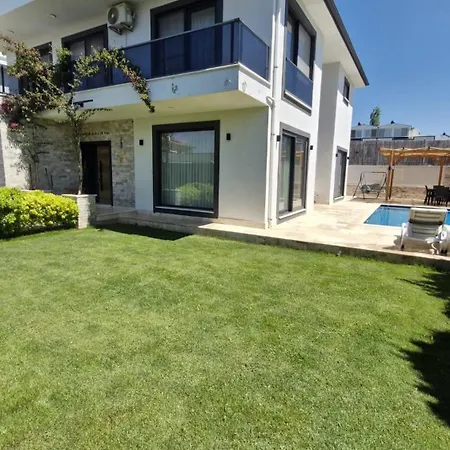 Villa Kalinda Your Private Sheltered Luxury With Pool Minutes Away From Airport